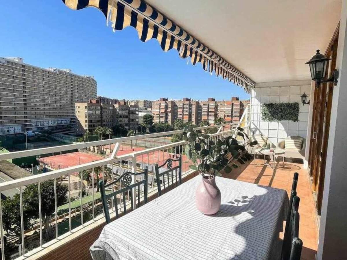 Muy Luminoso, Con Piscina Y A 5 Min De La Playa. Apartment